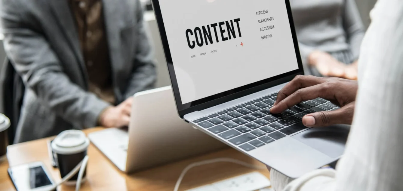 "création de contenus stratégiques" "Schéma de création de contenus stratégiques" "outsourcing technical writing, structured content, communication strategy, trust in communication " strategic content creation