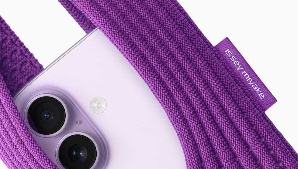 iPhone Pocket vs iPod Socks price comparison infographic