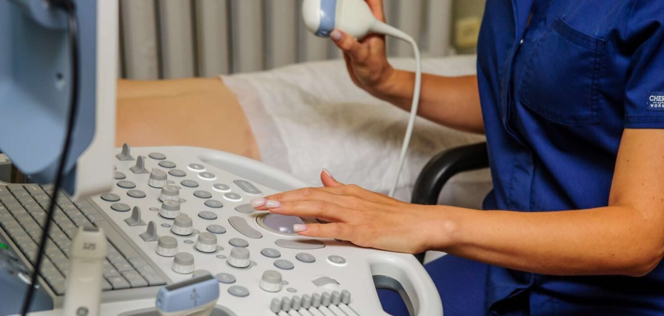 How Much Does an Ultrasound Tech Make in 2025