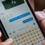 Die Homepage des Unsent Project zeigt das anonyme Nachrichtenarchiv und die farblich gekennzeichneten Einsendungen