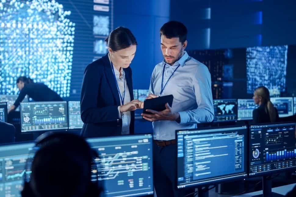 Cybersecurity Careers 2025: Your Complete Guide to High-Paying Jobs, Explosive Salary Growth & In-Demand Skills 4 remote cybersecurity jobs geographic salary differences