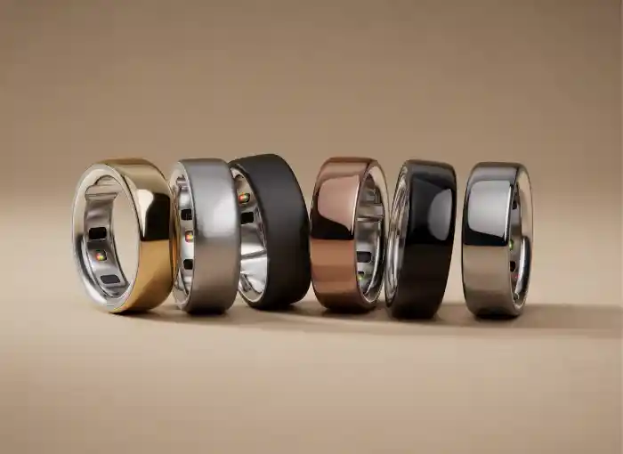 Oura Ring 4 Smart Sensing technology diagram showing 18 optical paths vs Ring 3's 8 optical paths for 120% improved accuracy