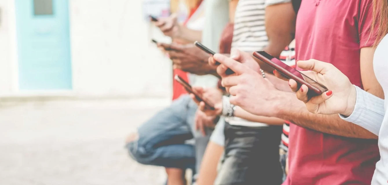 social-media-silent-scroller-traits Social Media Silent Scroller Traits Research-backed analysis of 6 psychological traits characterizing silent scrollers, mechanisms driving passive consumption, and measurable mental health correlations.