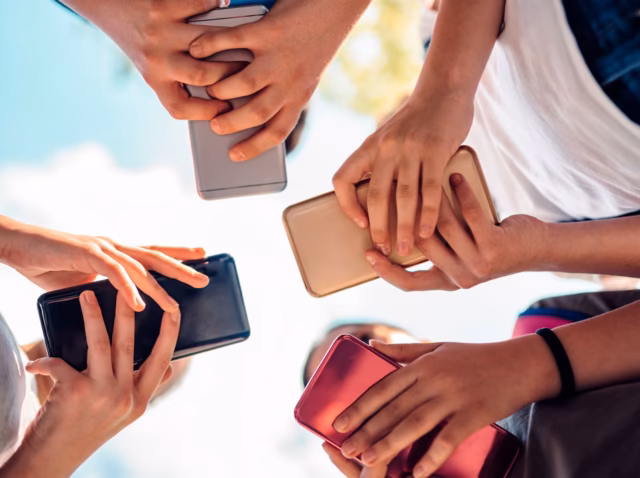 teen-social-media-statistics Teen Social Media Statistics 2026: Usage, Screen Time & AI Shift