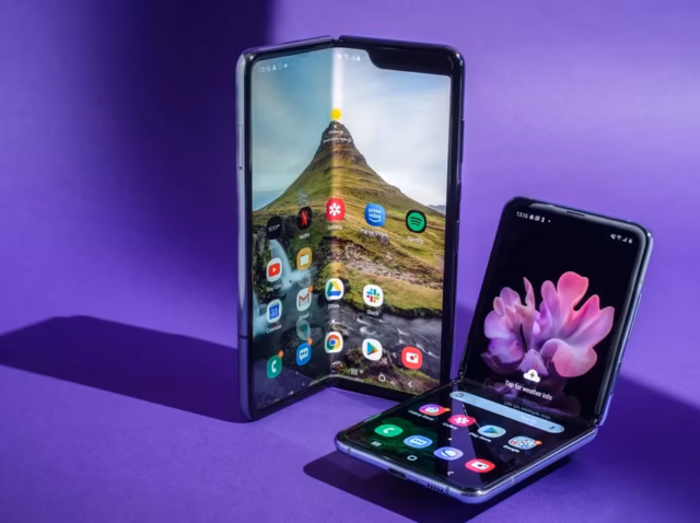 foldable-phone-statistics Foldable phone statistics 2026 chart showing global shipments by year from 2020 to 2026 with Samsung Huawei and Apple market share breakdown Foldable smartphone market size and average selling price statistics 2026 showing 30 percent growth and Apple iPhone Fold entry impact on ASP