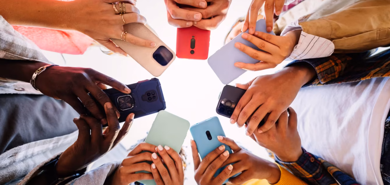 Smartphone addiction statistics 2026 — infographic showing 186 daily phone checks and SDBI™ score of 0.70 How many people are addicted to smartphones globally in 2026 — Axis Intelligence Research data visualization Smartphone addiction 2026 infographic