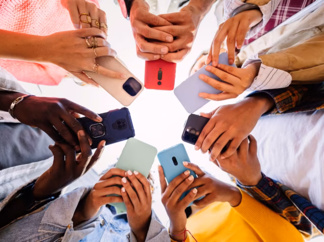 smartphone-addiction Smartphone addiction statistics 2026 — infographic showing 186 daily phone checks and SDBI™ score of 0.70 How many people are addicted to smartphones globally in 2026 — Axis Intelligence Research data visualization Smartphone addiction 2026 infographic