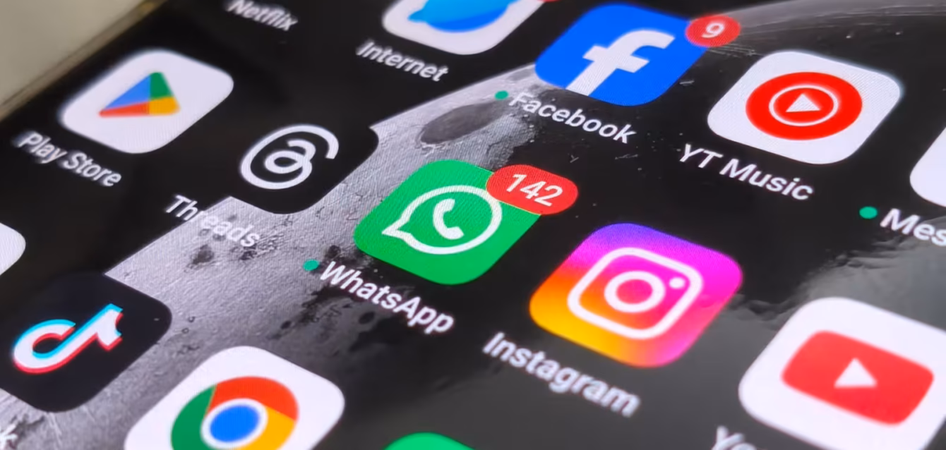 mobile-app-revenue-statistics Mobile app revenue statistics 2026 chart showing 7 billion in global consumer app spending split between non-game apps and games Axis Intelligence Research Attention Yield Index showing app revenue per 1,000 hours of use by segment in 2025