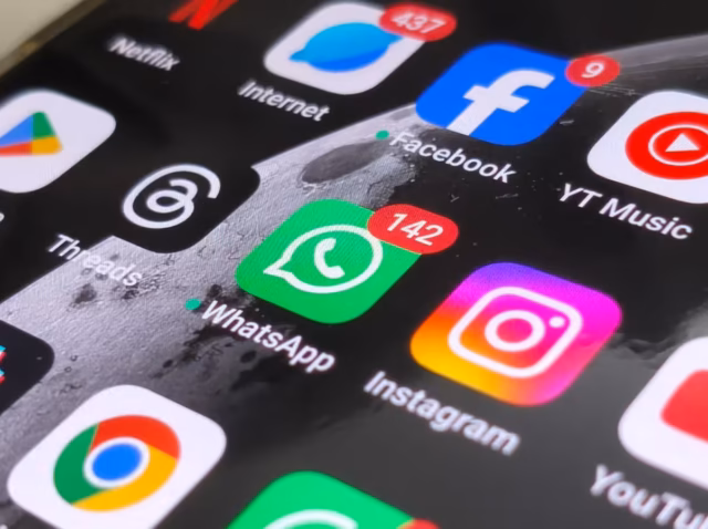 mobile-app-revenue-statistics Mobile app revenue statistics 2026 chart showing 7 billion in global consumer app spending split between non-game apps and games Axis Intelligence Research Attention Yield Index showing app revenue per 1,000 hours of use by segment in 2025
