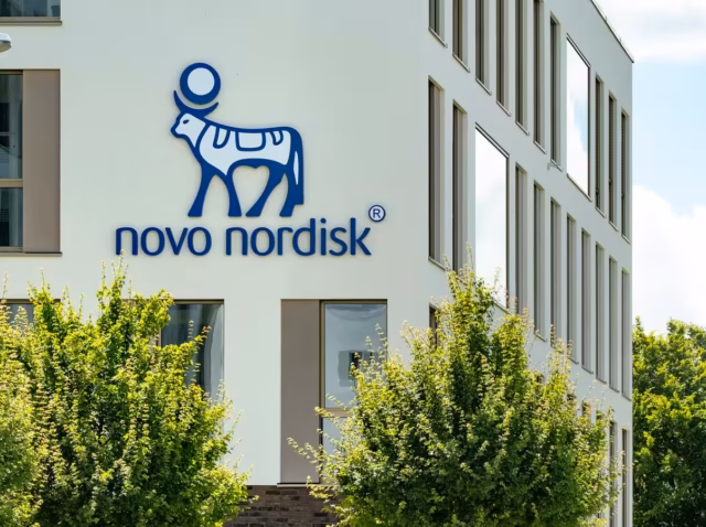 novo-nordisk-statistics Novo Nordisk statistics 2026 chart showing incretin revenue share falling to 39.1 percent Novo Nordisk revenue by year 2021 to 2025 in Danish kroner, Novo Nordisk Annual Report 2025 Novo Nordisk vs Eli Lilly GLP-1 revenue share H1 2026 comparison