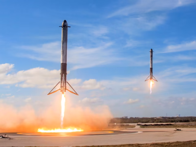 reusable-rocket-statistics Reusable rocket statistics 2026 chart showing booster reuse counts and cost per kilogram to orbit Booster Flight Amortization curve showing 92.3% of reuse cost benefit captured by a rocket booster's tenth flight