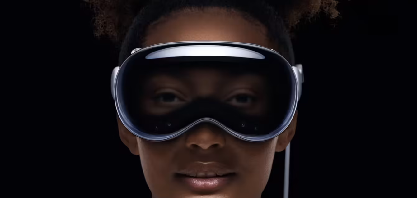 apple-vision-pro-statistics Apple Vision Pro statistics 2026 chart showing shipments falling from 390,000 in 2024 to 45,000 in Q4 2025 Vision Pro Revenue Weight VPRW index falling from 3.71% to 1.37% of Apple wearables revenue