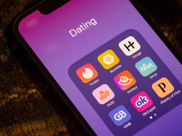 dating-app-statistics Dating app statistics 2026 chart showing paying users falling 6.6% while revenue per payer rises 5.6% Tinder, Hinge, Bumble and Grindr paying users and revenue per payer in Q2 2026, Axis Dating Payer Squeeze Index