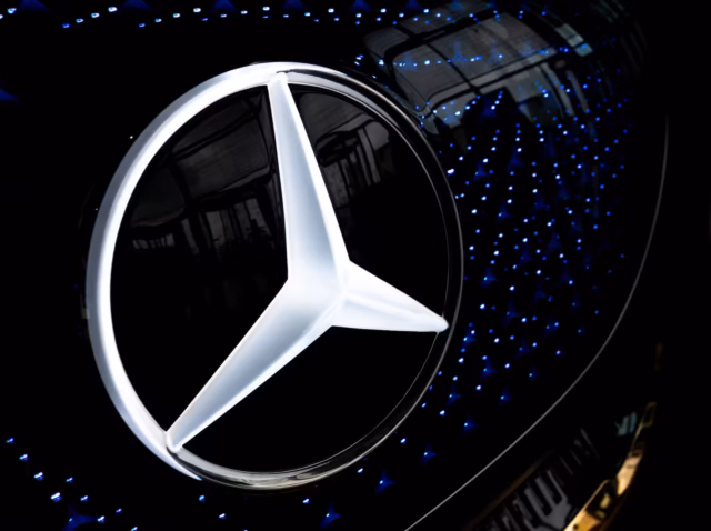 mercedes-benz-ev-sales-statistics Mercedes-Benz EV sales statistics 2026 chart showing 97,110 battery-electric vehicles sold in the first half of the year Mercedes-Benz BEV and plug-in hybrid quarterly unit sales 2025 to 2026, showing battery-electric growth against plug-in hybrid decline