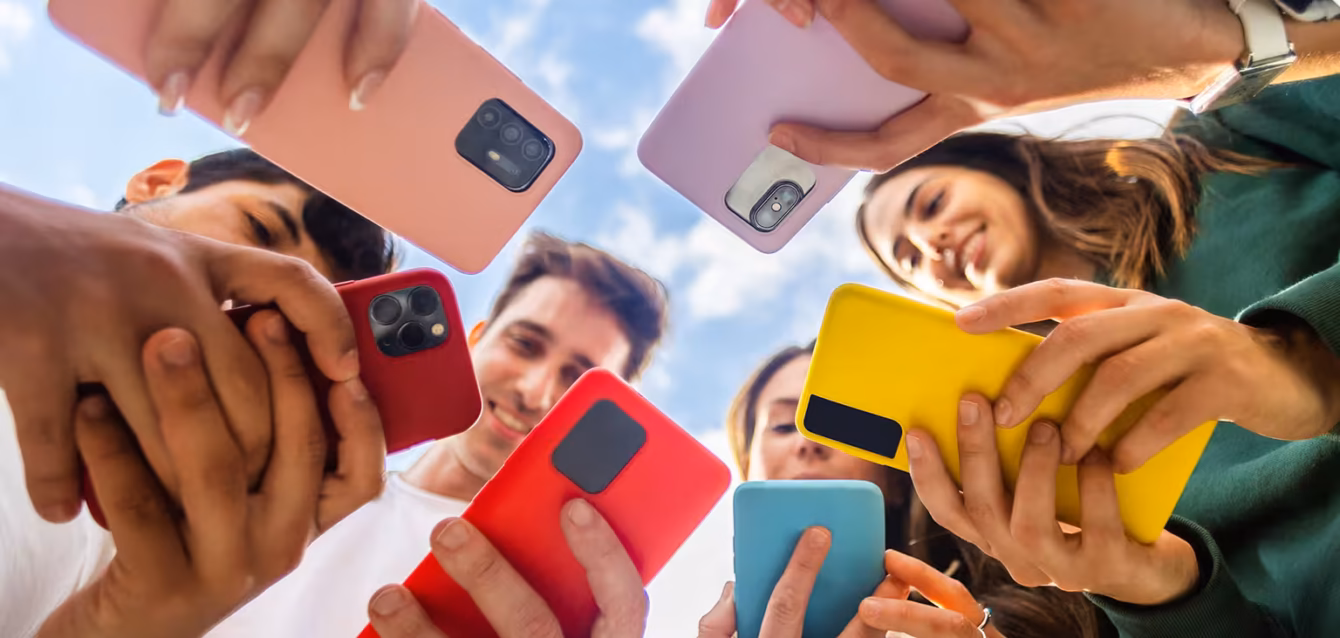 Smartphone market share by country 2026 — leading brand in 10 markets Map of Apple, Samsung and vivo leadership in smartphone market share by country, August 2026