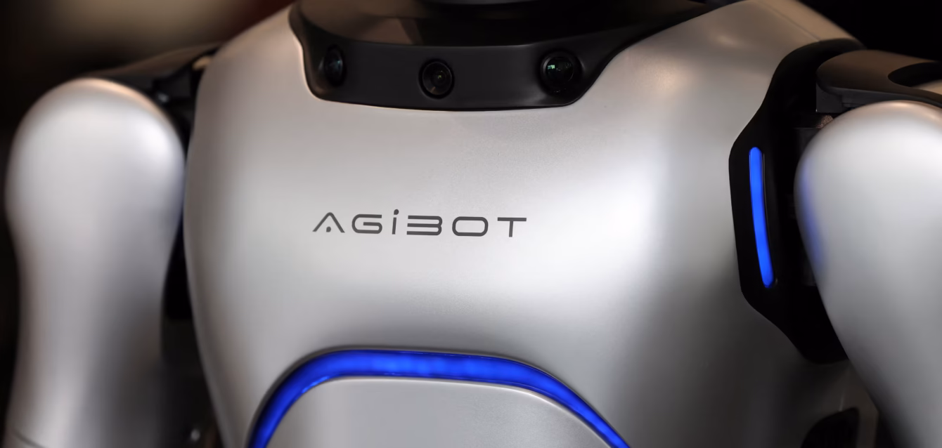 agibot-statistics AgiBot statistics 2026 chart showing shipments and cumulative robot production AgiBot vs Unitree humanoid robot market share estimates H1 2026 by analyst firm