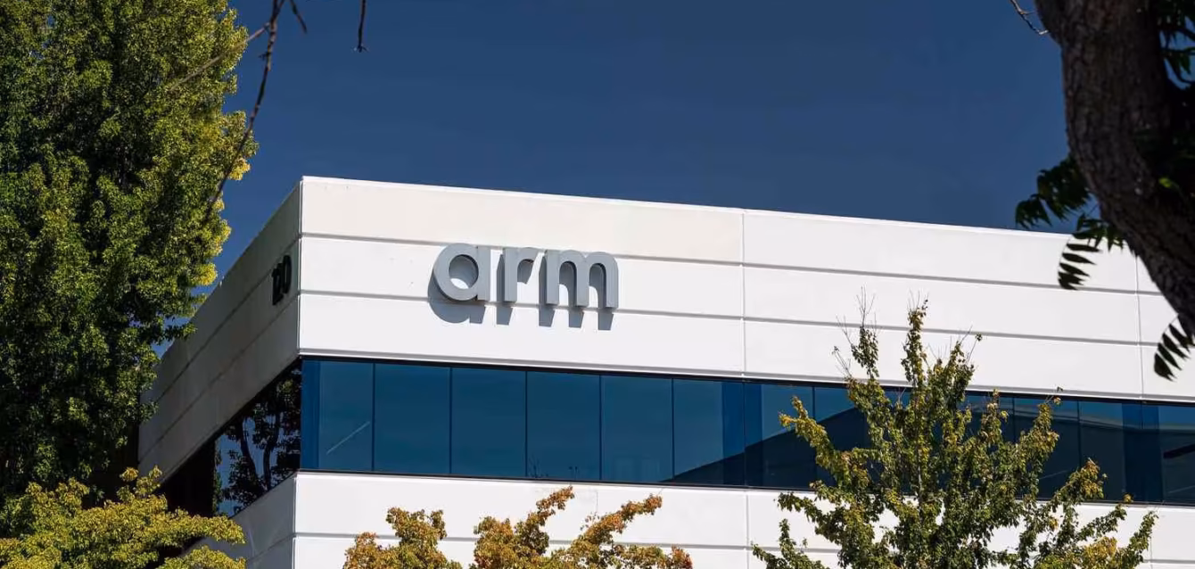 arm-holdings-statistics Arm Holdings statistics 2026 chart showing fiscal 2026 revenue of .92 billion split into royalty and license revenue, Arm's-Length Revenue Ratio chart showing related-party revenue rising to 30.5% of Arm's fiscal 2026 revenue