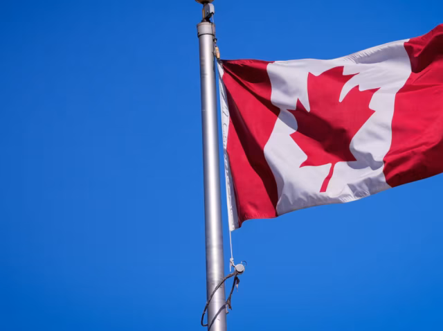 canada-fraud-statistics Canada fraud statistics 2026 chart showing 4 million in reported fraud losses and a 33% rise in loss per victim, Canadian Anti-Fraud Centre data 2025: investment fraud and recovery scam losses compared with police-reported fraud rates