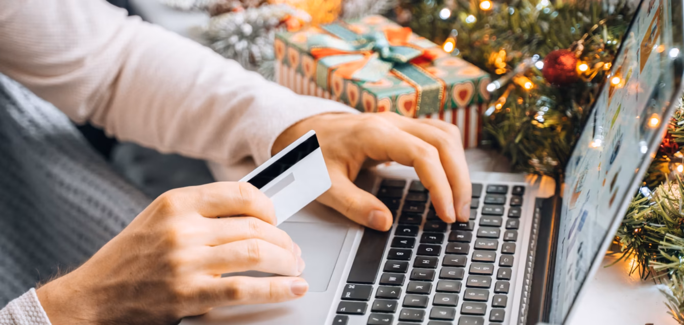 holiday-scam-statistics Holiday scam statistics 2026 chart showing 3 million in U.S. non-delivery scam losses and ,913 lost per complaint Undelivered Loss per Complaint by age group 2025 showing seniors 60+ losing ,039 per non-delivery scam complaint