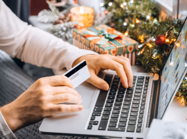 holiday-scam-statistics Holiday scam statistics 2026 chart showing 3 million in U.S. non-delivery scam losses and ,913 lost per complaint Undelivered Loss per Complaint by age group 2025 showing seniors 60+ losing ,039 per non-delivery scam complaint