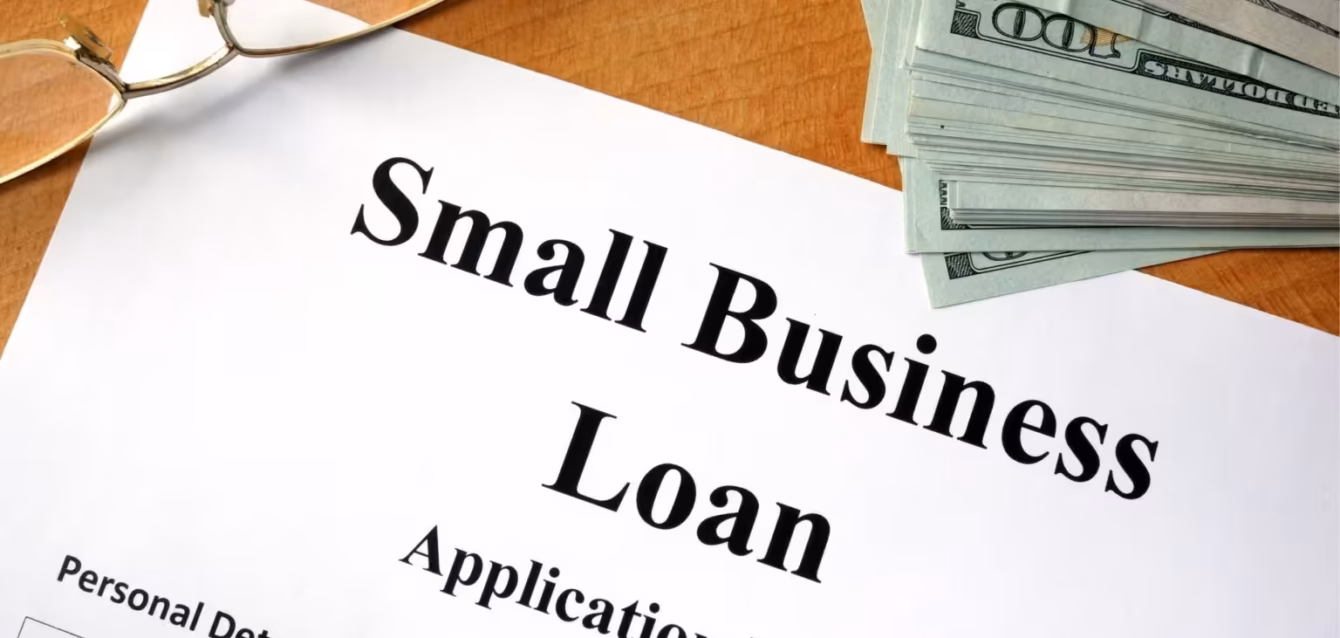 small-business-loan-statistics Bar chart of Surprise-Free Approval Rate by lender type, small bank 35.9 vs online lender 15.2, Axis Intelligence Research 2026, Small business loan statistics 2026 — 42% full approval, 36% partial, 22% denied, Federal Reserve Small Business Credit Survey