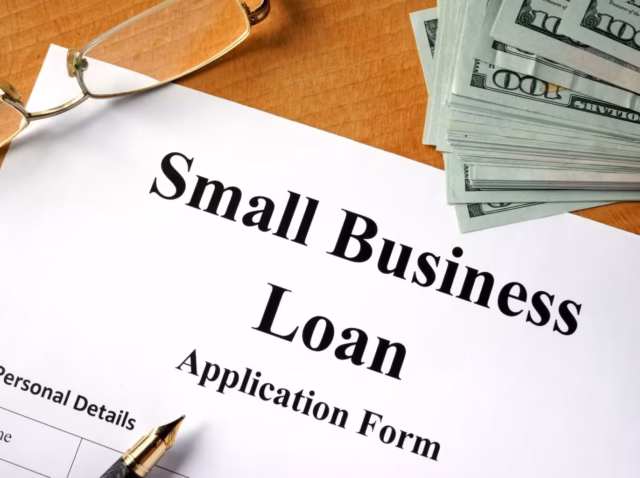 small-business-loan-statistics Bar chart of Surprise-Free Approval Rate by lender type, small bank 35.9 vs online lender 15.2, Axis Intelligence Research 2026, Small business loan statistics 2026 — 42% full approval, 36% partial, 22% denied, Federal Reserve Small Business Credit Survey