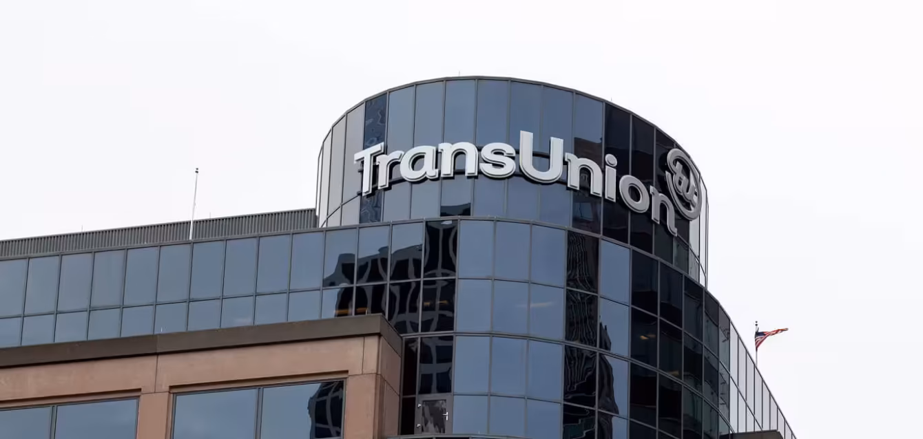 transunion-statistics TransUnion statistics 2026 showing 1.79 million CFPB complaints and a 43.3% FICO royalty share of mortgage revenue, TransUnion Score Royalty Pass-Through Ratio by quarter and CFPB complaints vs Equifax and Experian, January to September 2026