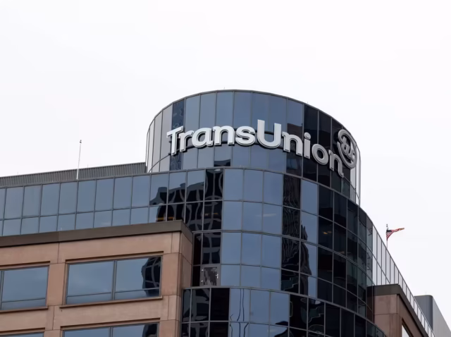 transunion-statistics TransUnion statistics 2026 showing 1.79 million CFPB complaints and a 43.3% FICO royalty share of mortgage revenue, TransUnion Score Royalty Pass-Through Ratio by quarter and CFPB complaints vs Equifax and Experian, January to September 2026