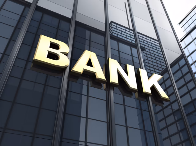 us-banking-statistics US banking statistics 2026 chart showing 18 banks over 0 billion holding 63.7% of US bank assets Community banks vs big banks share of assets and bank offices 2026, community banks 10.5% of assets and 33.1% of offices